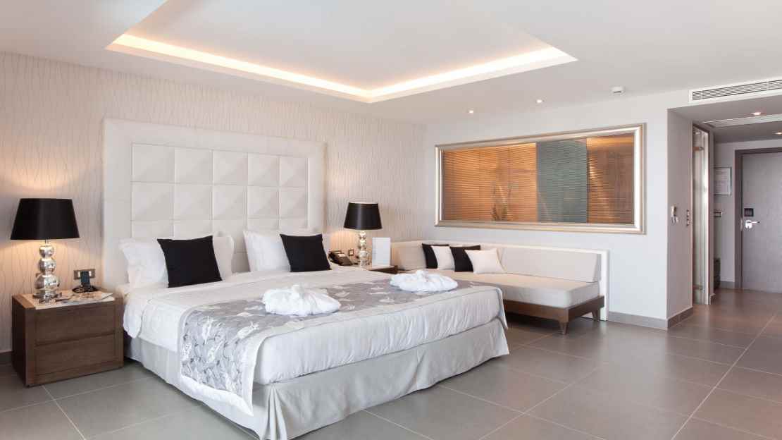 Superior Junior Suite Private Pool Upper Floor with Sea View 